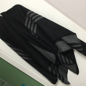 Oversized B.B. Dakota shawl